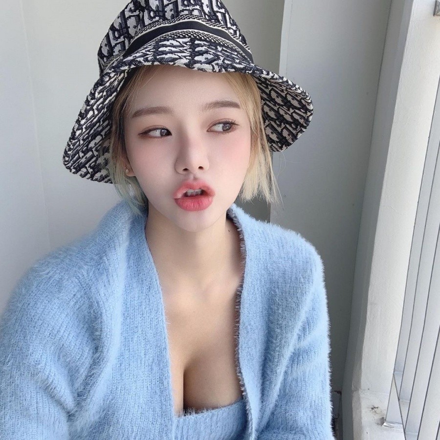 후방) 현재의 폼(몸매)만으로는 무조건 상위 1% 안에 들어갈 듯한 연예인..jpg