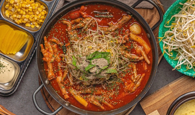 ユンイ辛い鶏足江南店