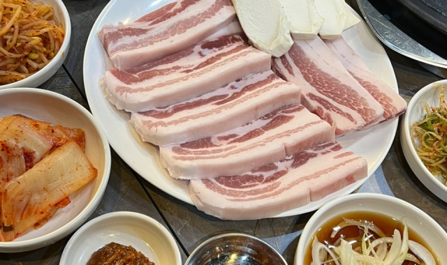 녹차 먹은 돼지 대표 사진