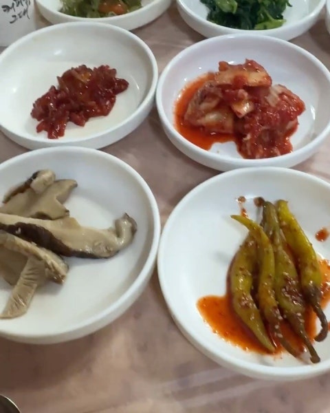 맛깔스러운 백합죽 한상