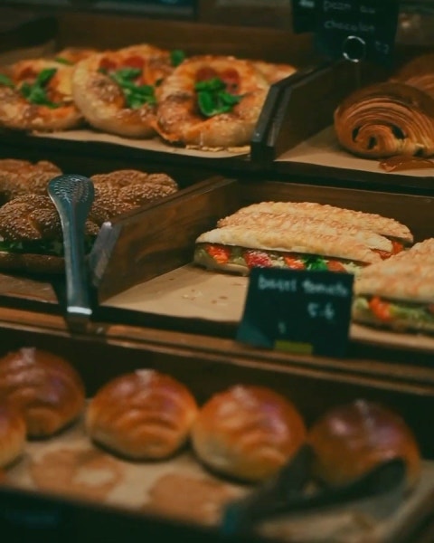 퀸즈베이커리 삼청점 내부 아늑한 공간