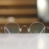 세상 가벼운 티타늄 안경.