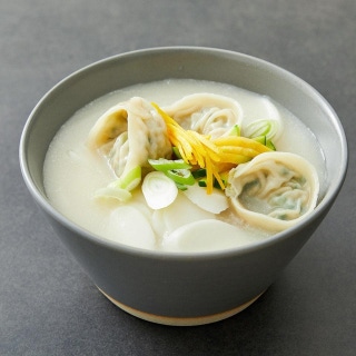 Rice Cake Dumplings Soup (1 serving)