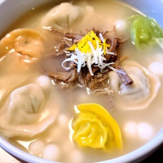 Rice-cake and dumpling soup