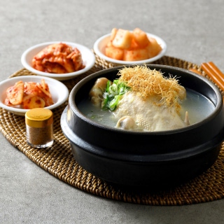Ginseng chicken soup with cultivated ginseng root