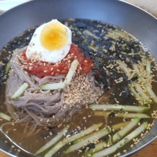 Pure buckwheat noodles (broth or spicy mixed)