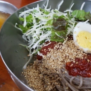 Spicy mixed buckwheat noodles