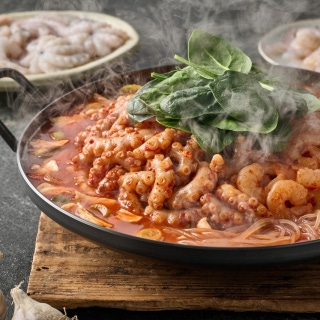 Seasoned octopus hot pot