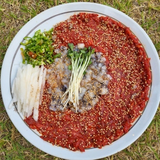 Chopped beef tartare (tangtangi)