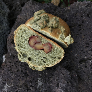 Mugwort chestnut bread