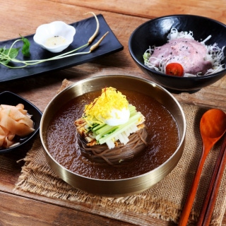 Jinju cold noodles in broth