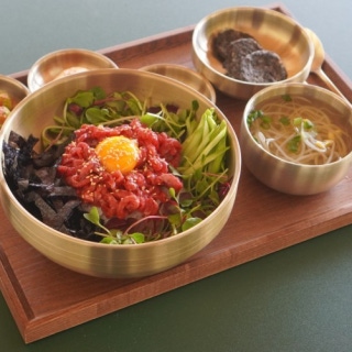 Hanwoo beef tartare Bibimbap