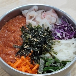 Tongyeong-style chilled raw seafood soup