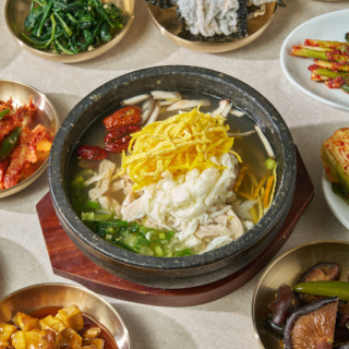 Hwanggi Gujeoltang soup set with organic wrapping greens