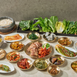 Pork-back-neck set with organic wrapping greens