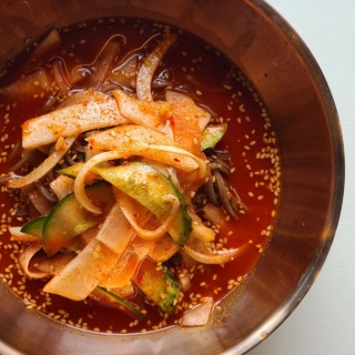 Spicy mixed noodles