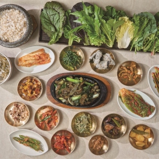 Salt-grilled pork back neck and spring-onion set
