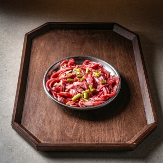 Grade 1+ Hanwoo tartare (small, 100 g)