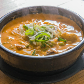 Cabbage-leaf soup in Hanwoo beef-bone broth