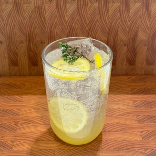 Lemon sparkling drink