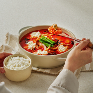 Original spicy seafood and soft tofu soup (Korean red pepper powder and house-made tofu)