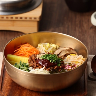 Cauldron-rice beef tartare bibimbap
