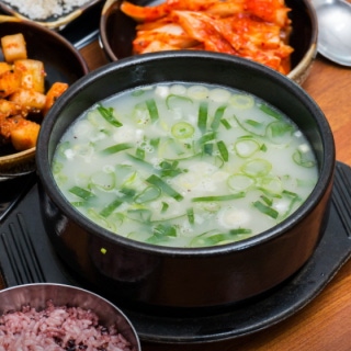 Jipyeongseon Hanwoo soup