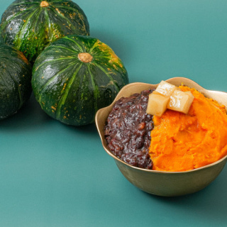 Traditional tea and pumpkin bingsu
