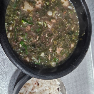Jeju gulfweed soup (momguk)