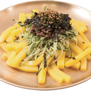Yellow mung-bean jelly salad