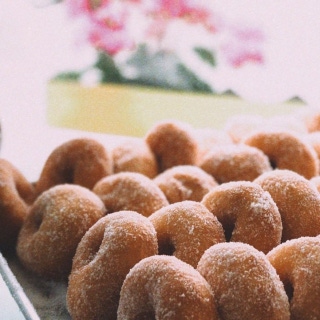 6 round donuts