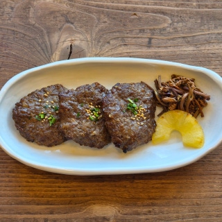 House-made Hanwoo patty deluxe set (1 serving)