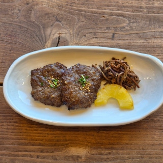 House-made Hanwoo patty set (1 serving)