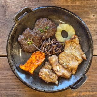 Hanwoo patties and garlic pork ribs, set for 2