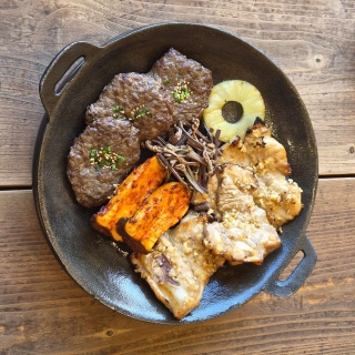 Hanwoo patties and garlic pork ribs, set for 5