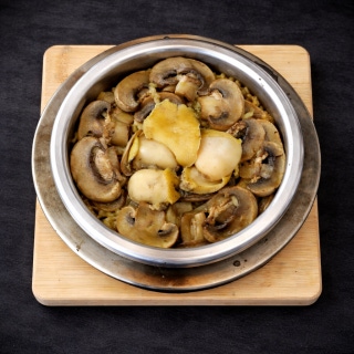 Abalone and mushroom pot rice