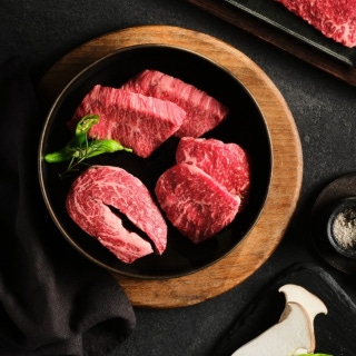 Fresh Hanwoo sirloin, original cut (170 g)