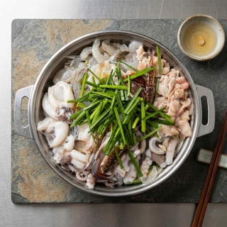 Seafood hotpot (with steamed rice)