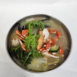 Seafood knife-cut noodle soup (spring, fall, winter menu)