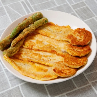 Assorted savoury pancakes (R)