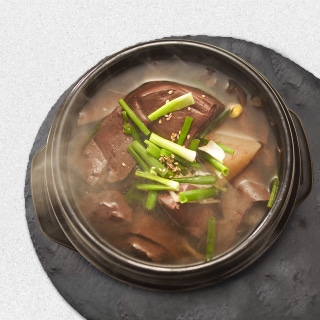 Blood-curd soup to share with drinks