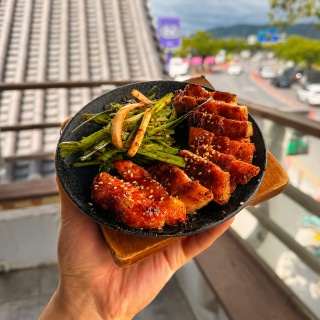 Extra gochujang-grilled pork belly