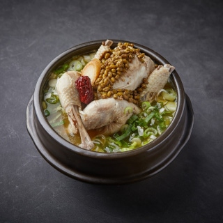 Herbal ginseng-chicken soup with lacquer-tree extract