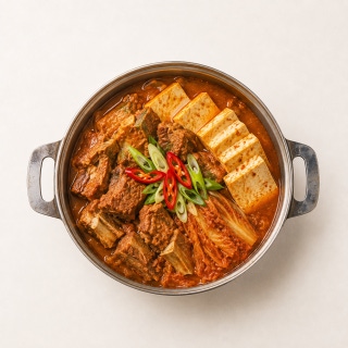 Braised pork ribs with tofu and kimchi