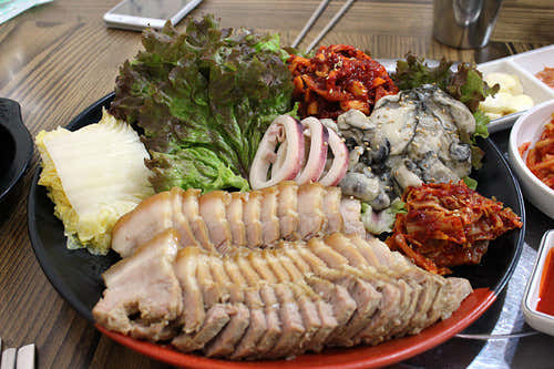화통본가 보쌈과 굴 상차림