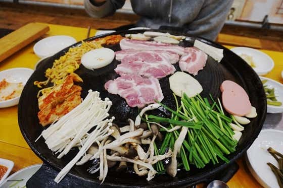 왕뚜껑삼씨네겹살이송촌점