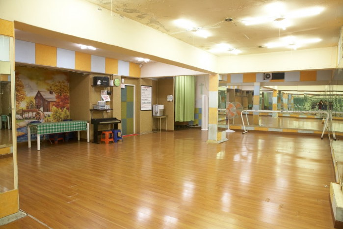 Studio image 4