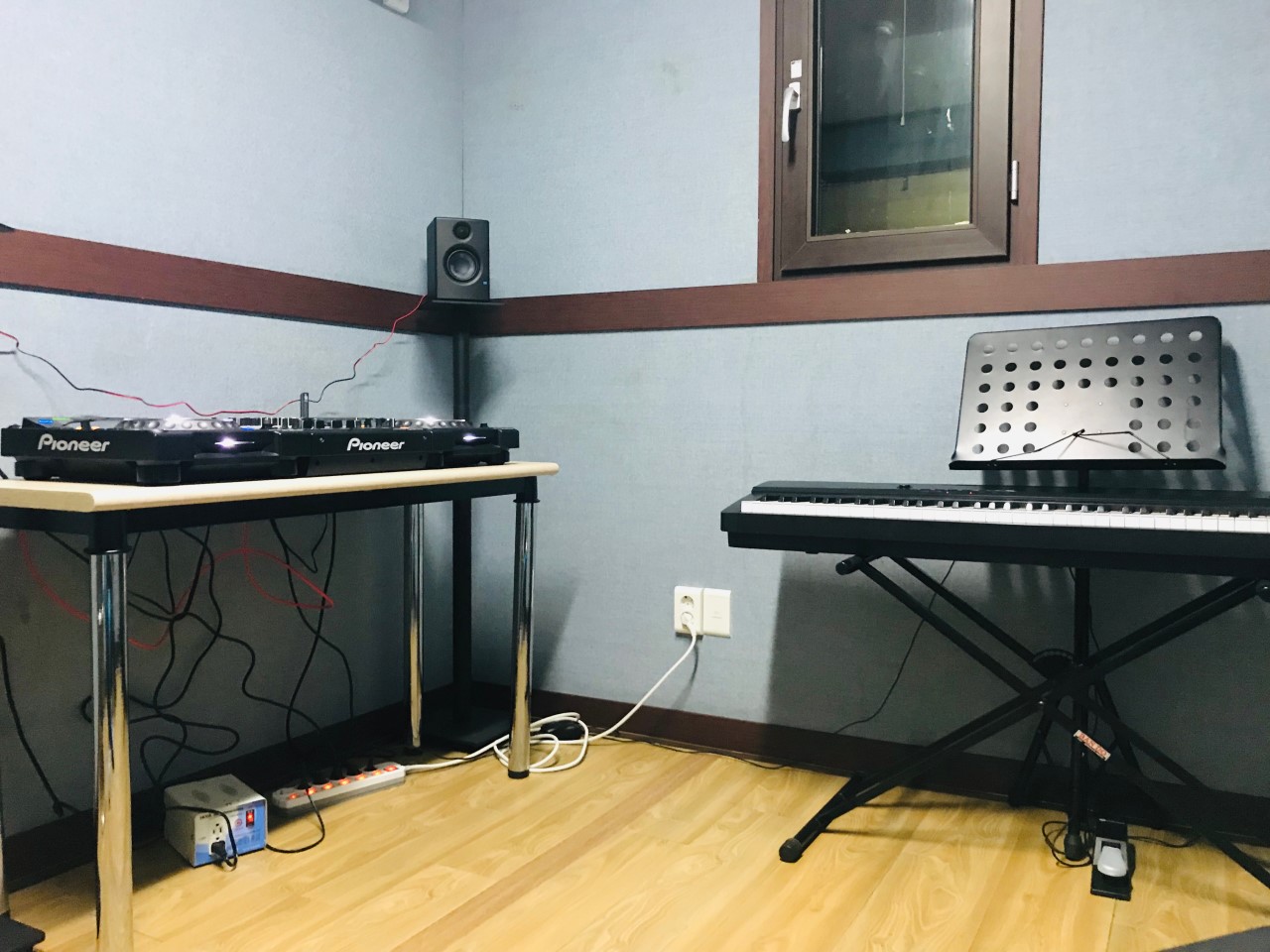 Studio image 4