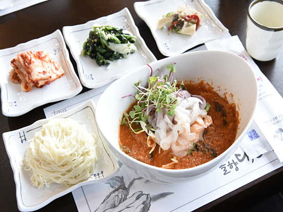 싱싱한 회 한가득 물회 메뉴 사진(네이버)