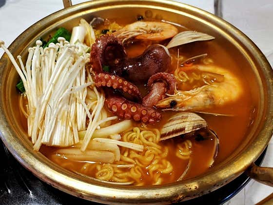 돌문어 해물라면 메뉴 사진(네이버)